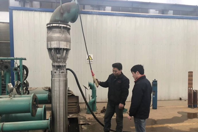 流量1200立方、楊程18米的不銹鋼304材質(zhì)潛水泵測試合格