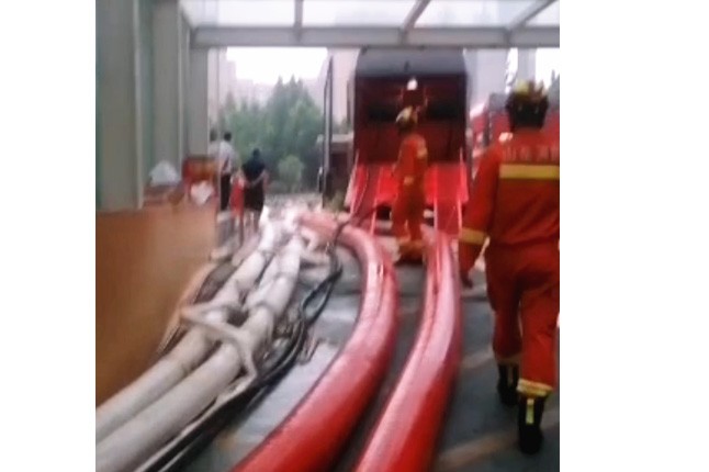 龍吸水和神龍潛水泵一起排水，加油！